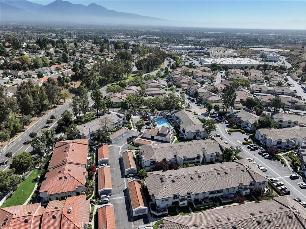 32 Brownfield Lane Pomona, CA 91766