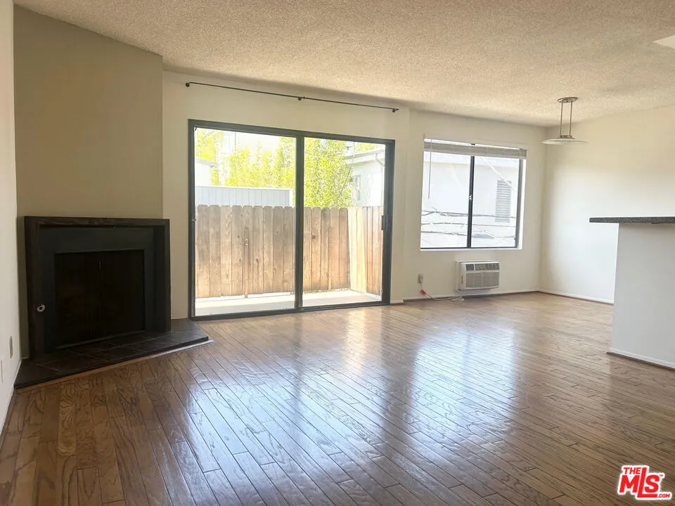 11743 DARLINGTON AVENUE #9 Los Angeles, CA 90049
