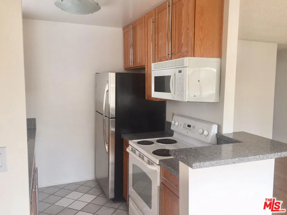 11743 DARLINGTON AVENUE #9 Los Angeles, CA 90049