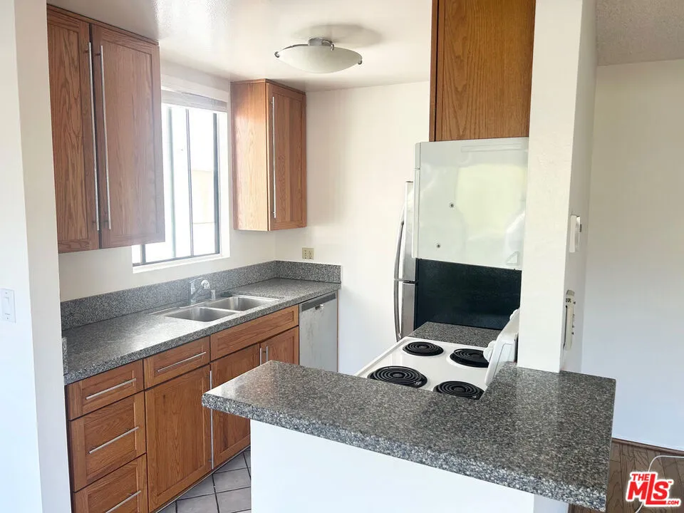 11743 DARLINGTON AVENUE #9 Los Angeles, CA 90049