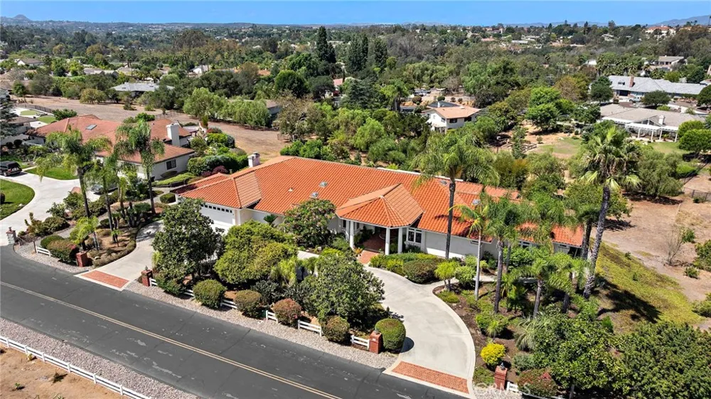 647 tumble creek Lane Fallbrook, CA 92028