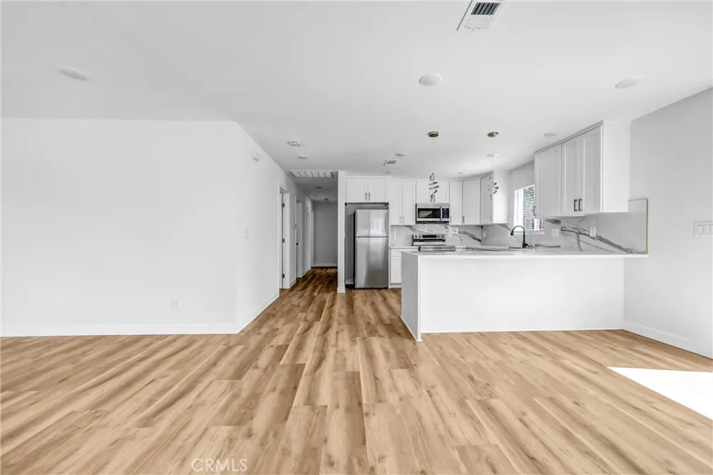 13831 Bessemer Valley Glen, CA 91401