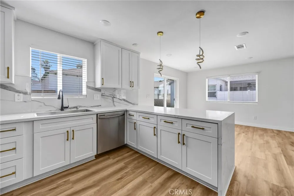 13831 Bessemer Valley Glen, CA 91401