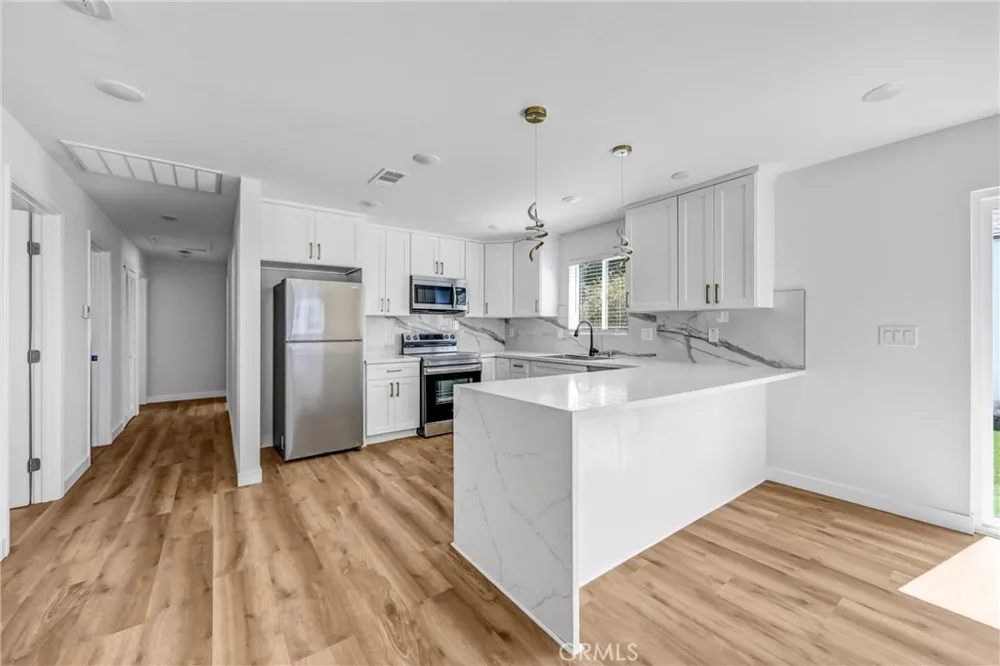 13831 Bessemer Valley Glen, CA 91401