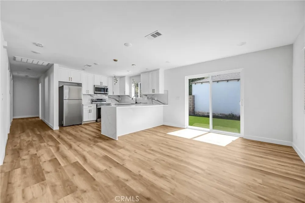 13831 Bessemer Valley Glen, CA 91401