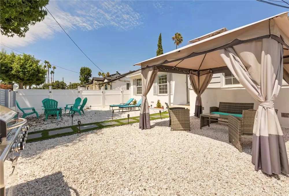 13831 Bessemer Valley Glen, CA 91401