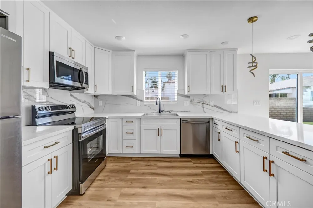 13831 Bessemer Valley Glen, CA 91401