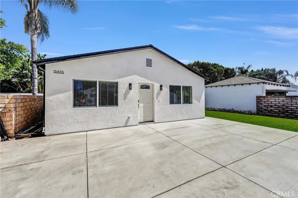 13831 Bessemer Valley Glen, CA 91401