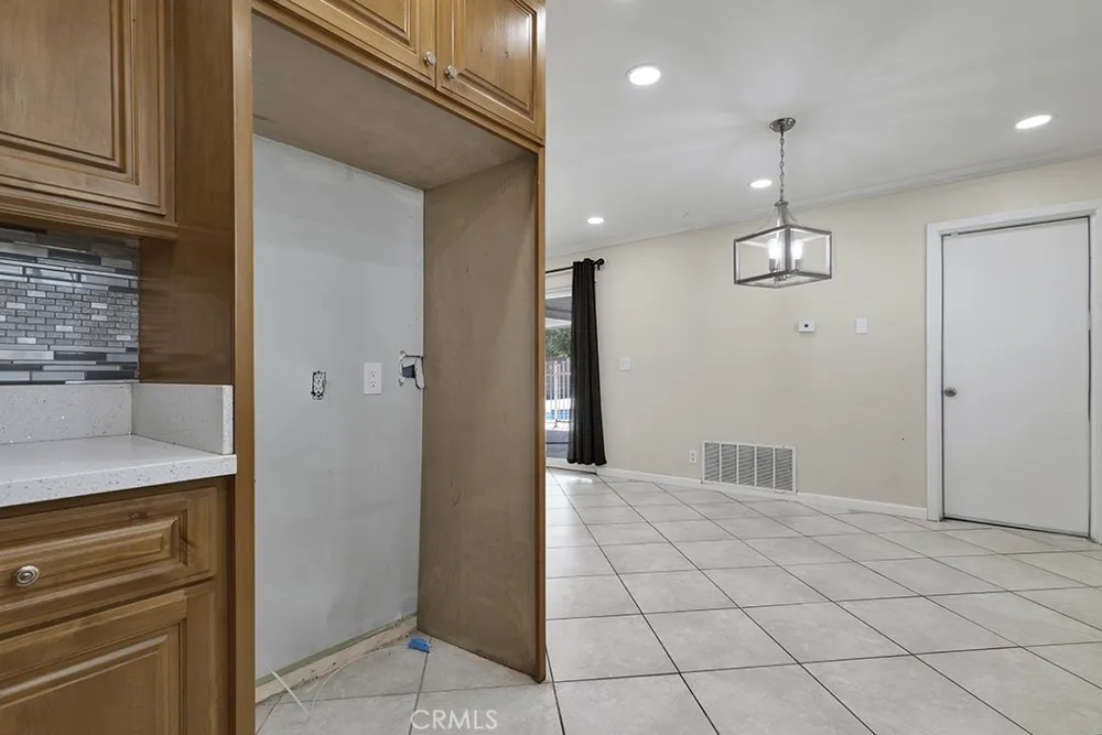 1108 E Lancaster Lancaster, CA 93535