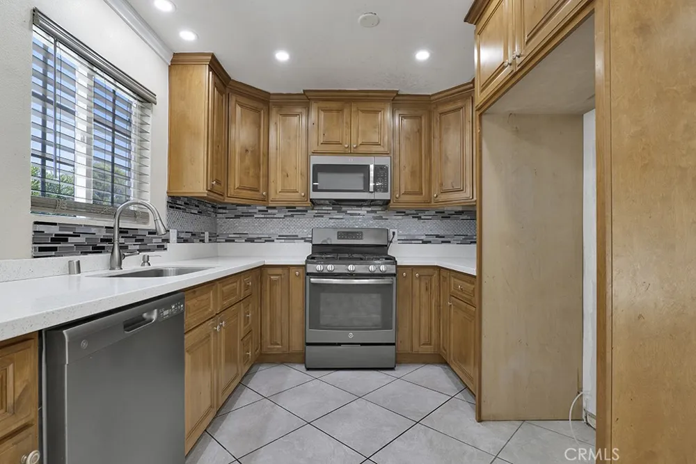 1108 E Lancaster Lancaster, CA 93535