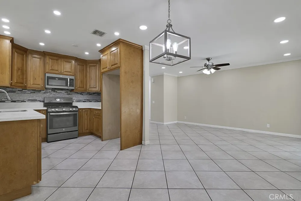 1108 E Lancaster Lancaster, CA 93535