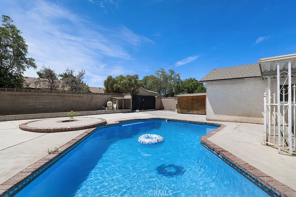 1108 E Lancaster Lancaster, CA 93535