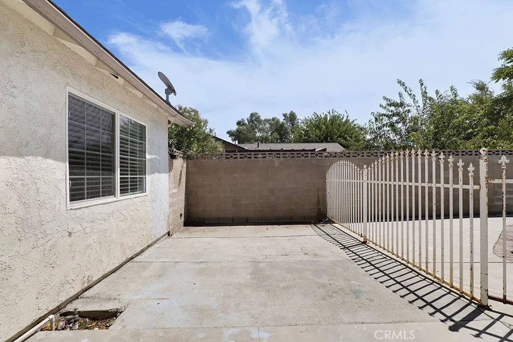 1108 E Lancaster Lancaster, CA 93535