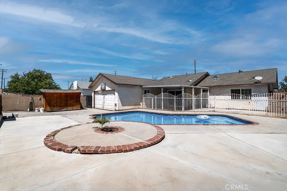 1108 E Lancaster Lancaster, CA 93535