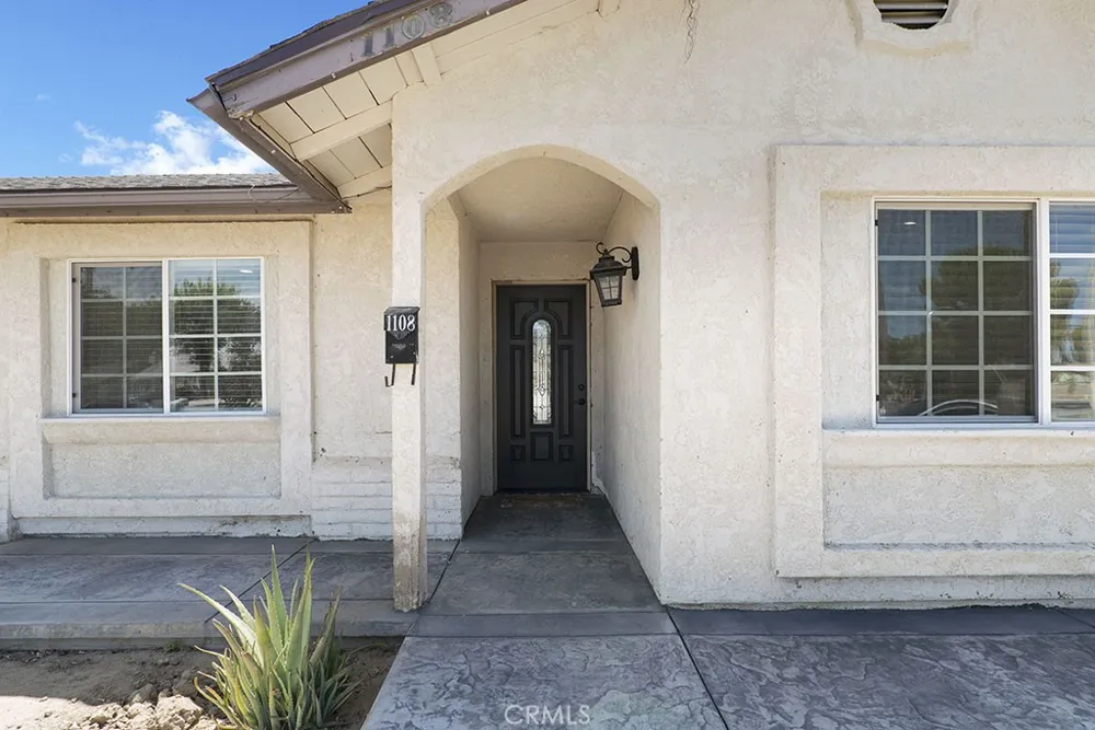 1108 E Lancaster Lancaster, CA 93535