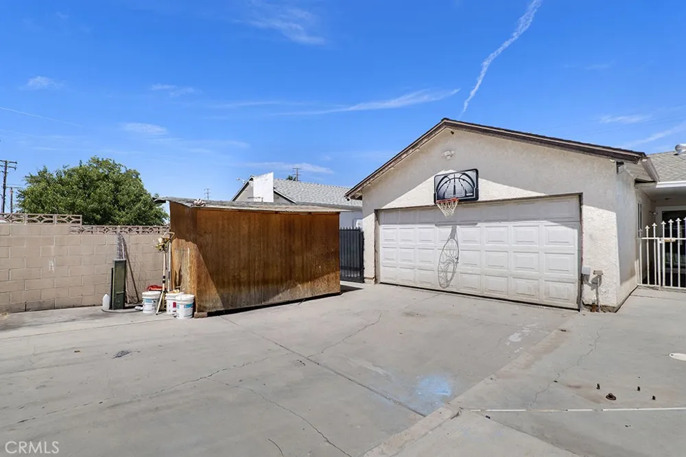1108 E Lancaster Lancaster, CA 93535