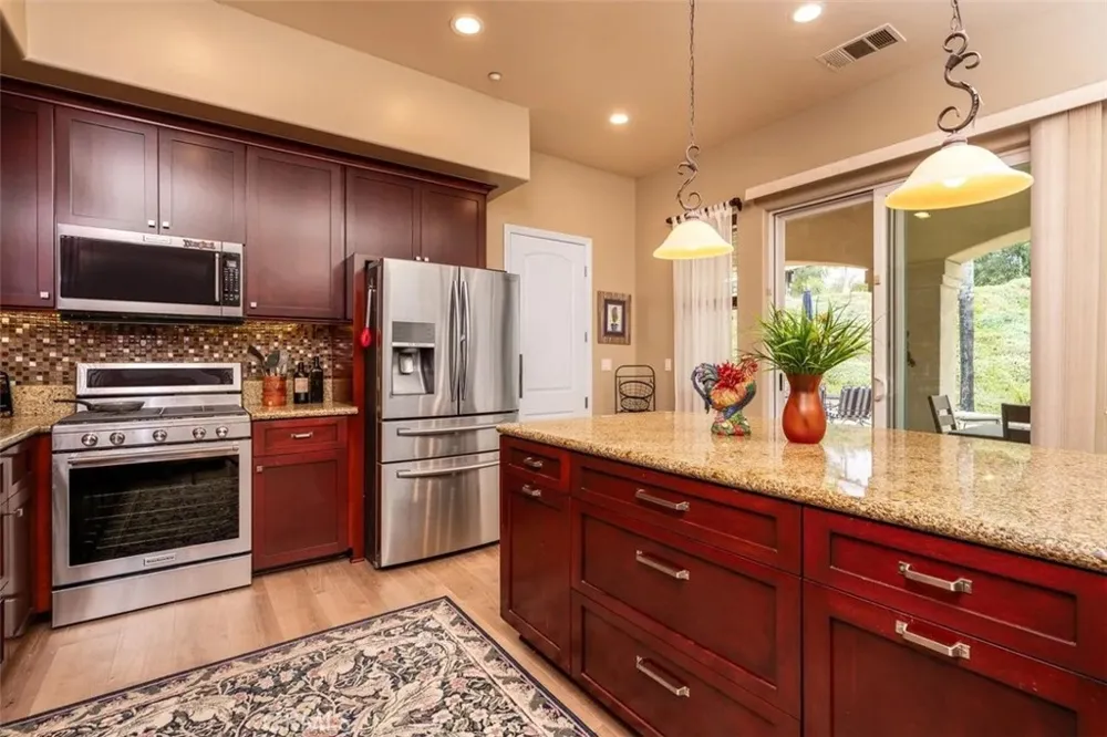 9430 W Lilac Escondido, CA 92026