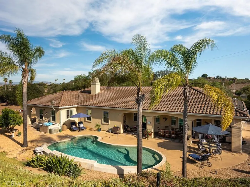 9430 W Lilac Escondido, CA 92026