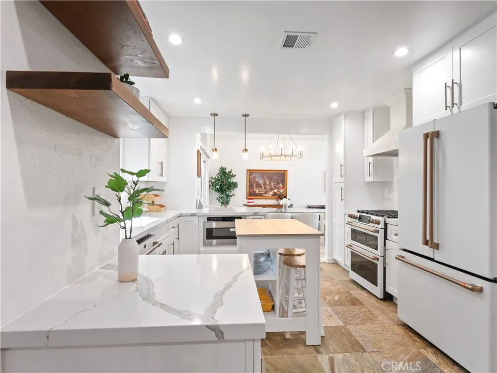 7819 Goldmine Lane Lake Balboa, CA 91406