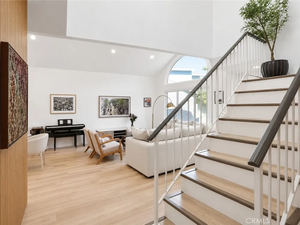 7819 Goldmine Lane Lake Balboa, CA 91406