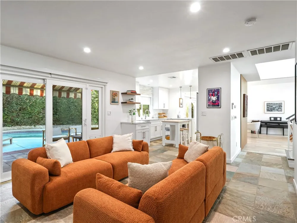 7819 Goldmine Lane Lake Balboa, CA 91406