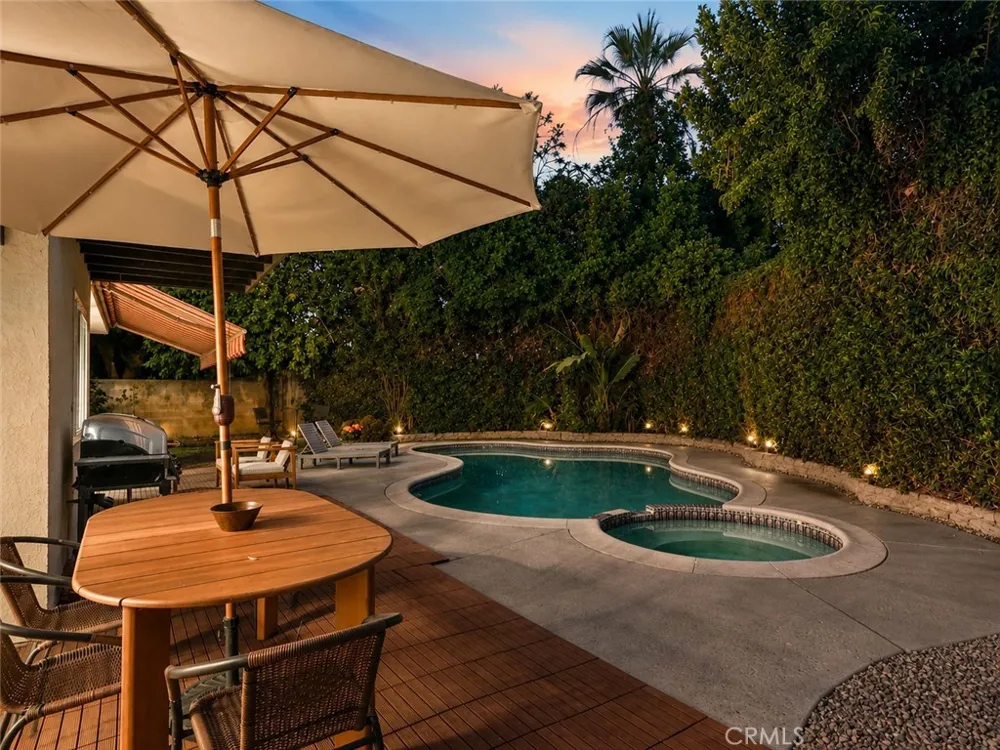 7819 Goldmine Lane Lake Balboa, CA 91406