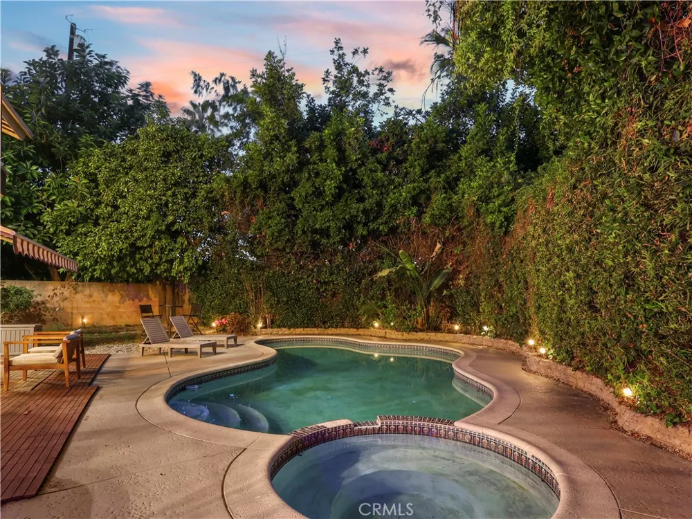 7819 Goldmine Lane Lake Balboa, CA 91406