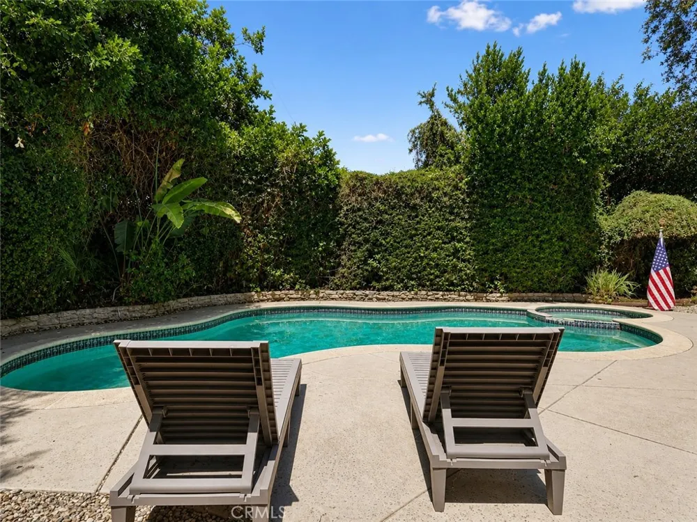 7819 Goldmine Lane Lake Balboa, CA 91406