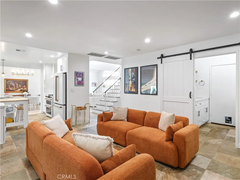 7819 Goldmine Lane Lake Balboa, CA 91406