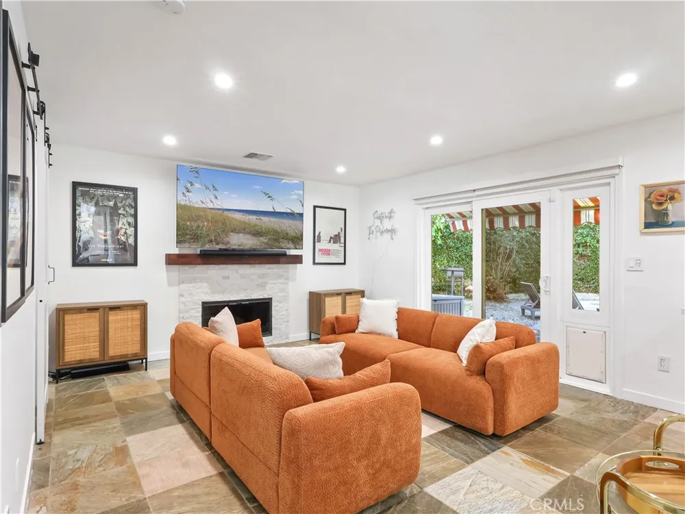 7819 Goldmine Lane Lake Balboa, CA 91406