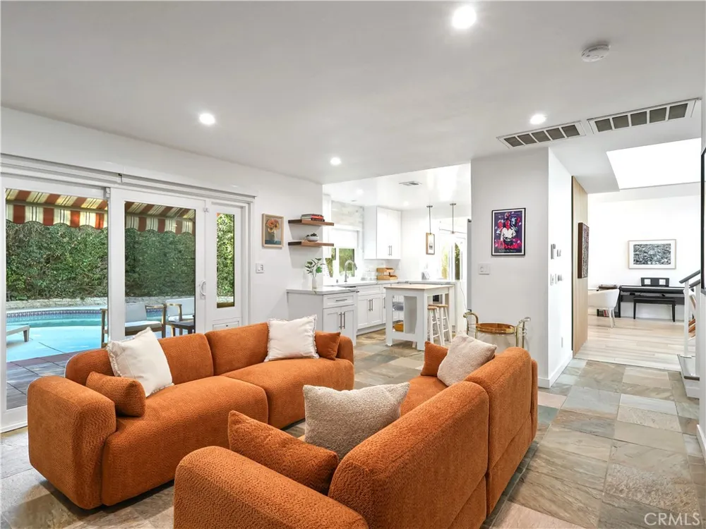 7819 Goldmine Lane Lake Balboa, CA 91406