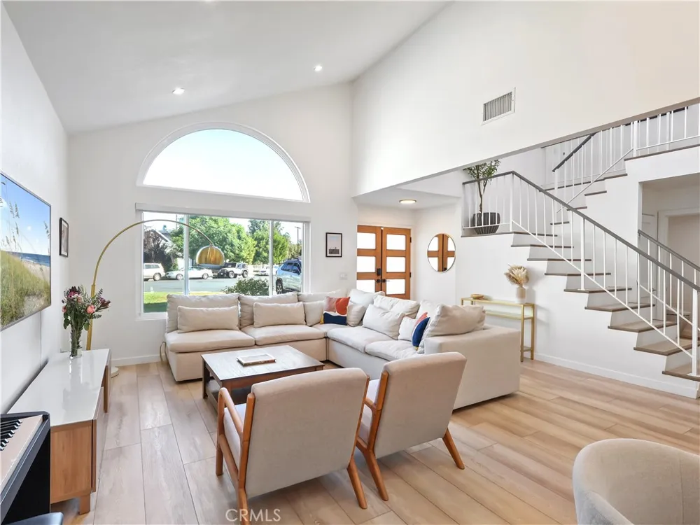 7819 Goldmine Lane Lake Balboa, CA 91406