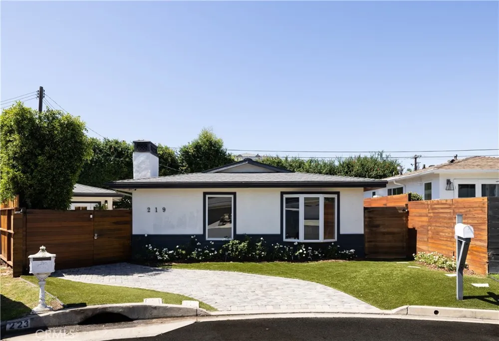219 Pauline Costa Mesa, CA 92627