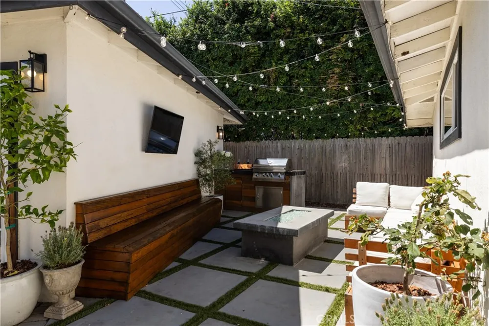 219 Pauline Costa Mesa, CA 92627