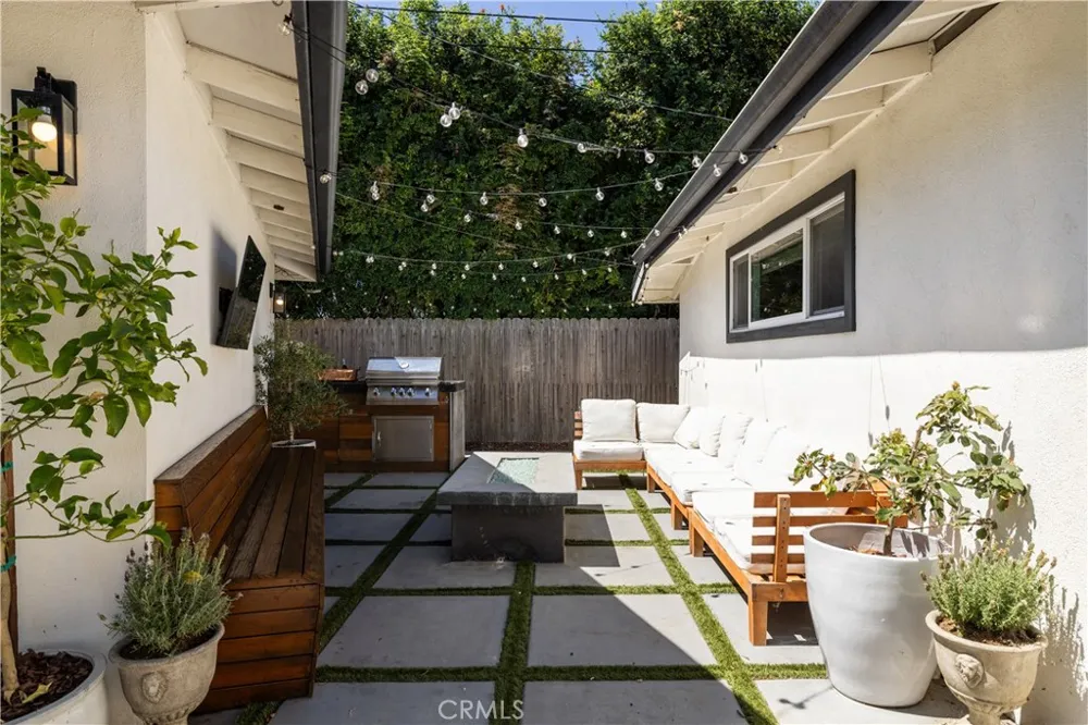 219 Pauline Costa Mesa, CA 92627