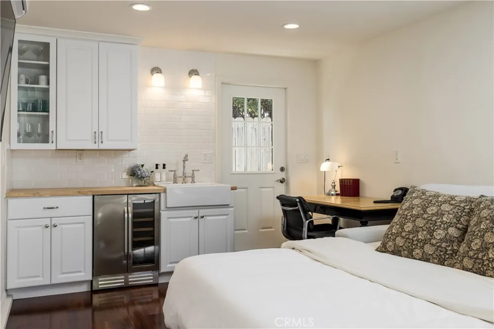 219 Pauline Costa Mesa, CA 92627