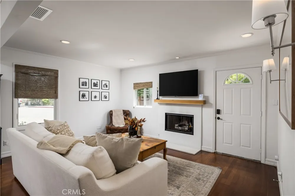 219 Pauline Costa Mesa, CA 92627