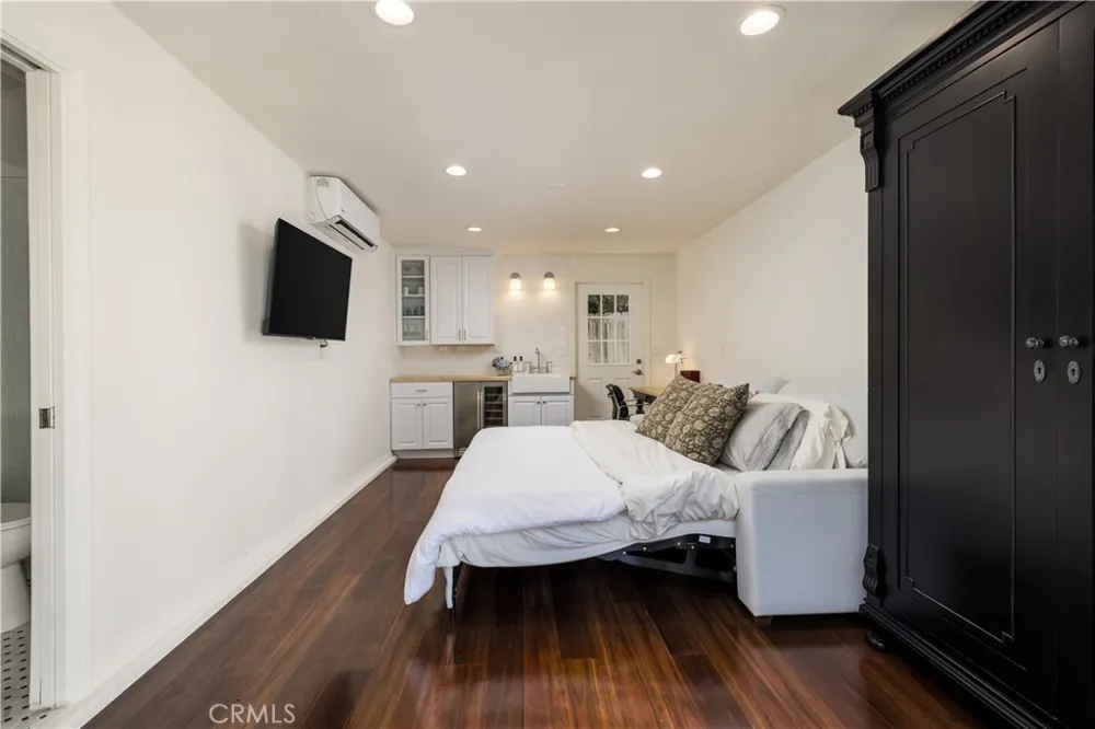 219 Pauline Costa Mesa, CA 92627