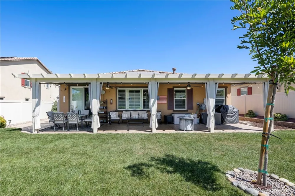 1476 Wicklow Redlands, CA 92374