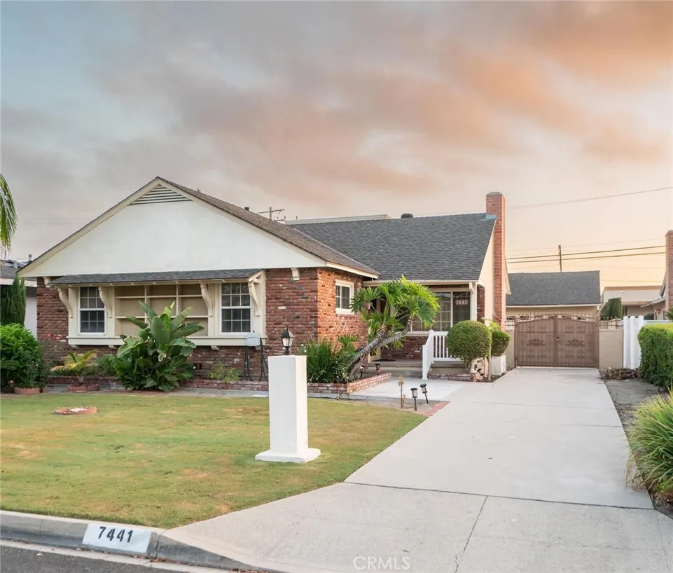 7441 Irwingrove Drive Downey, CA 90241