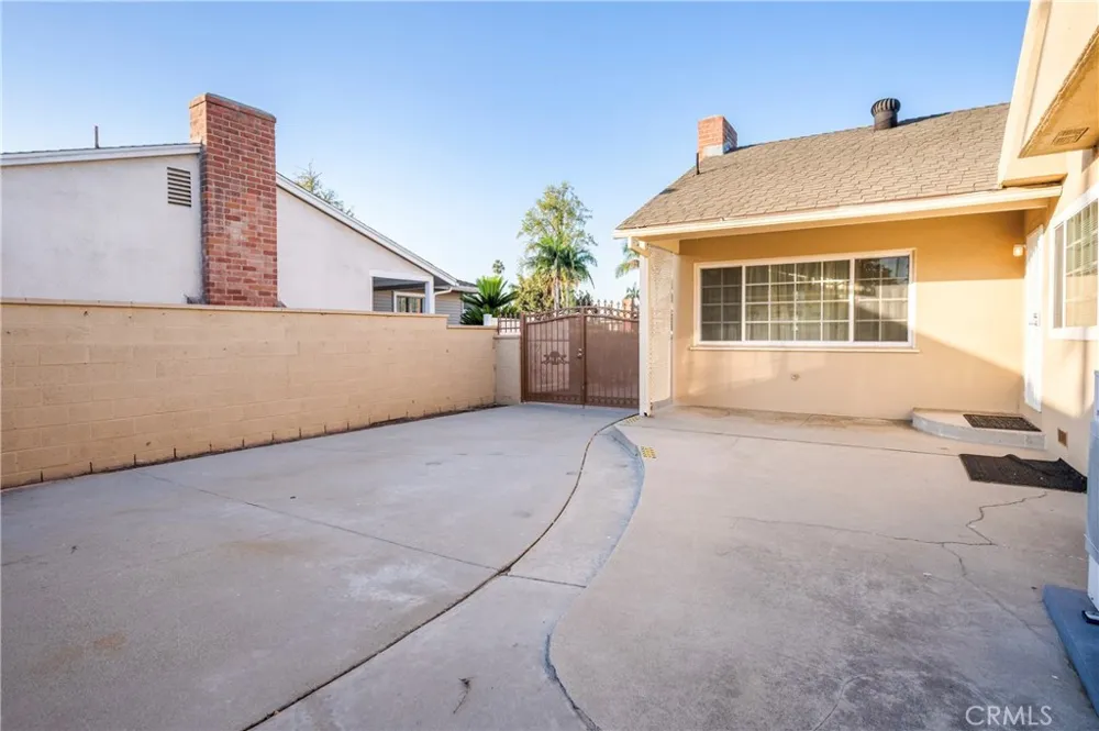 7441 Irwingrove Drive Downey, CA 90241