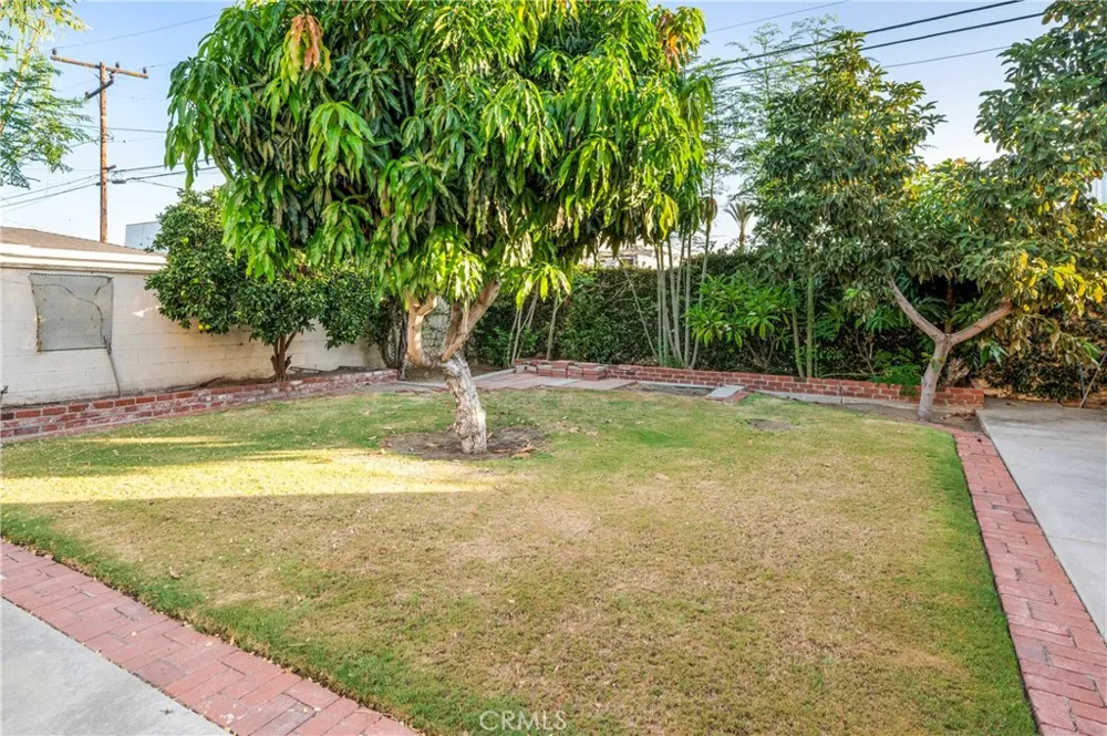 7441 Irwingrove Drive Downey, CA 90241