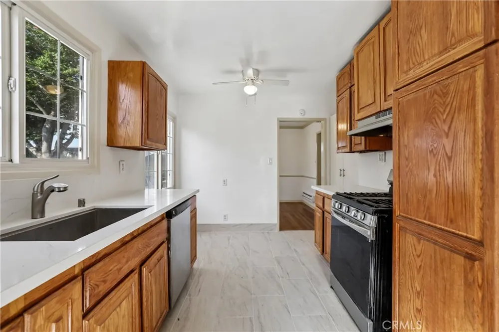 3672 Hackett Long Beach, CA 90808