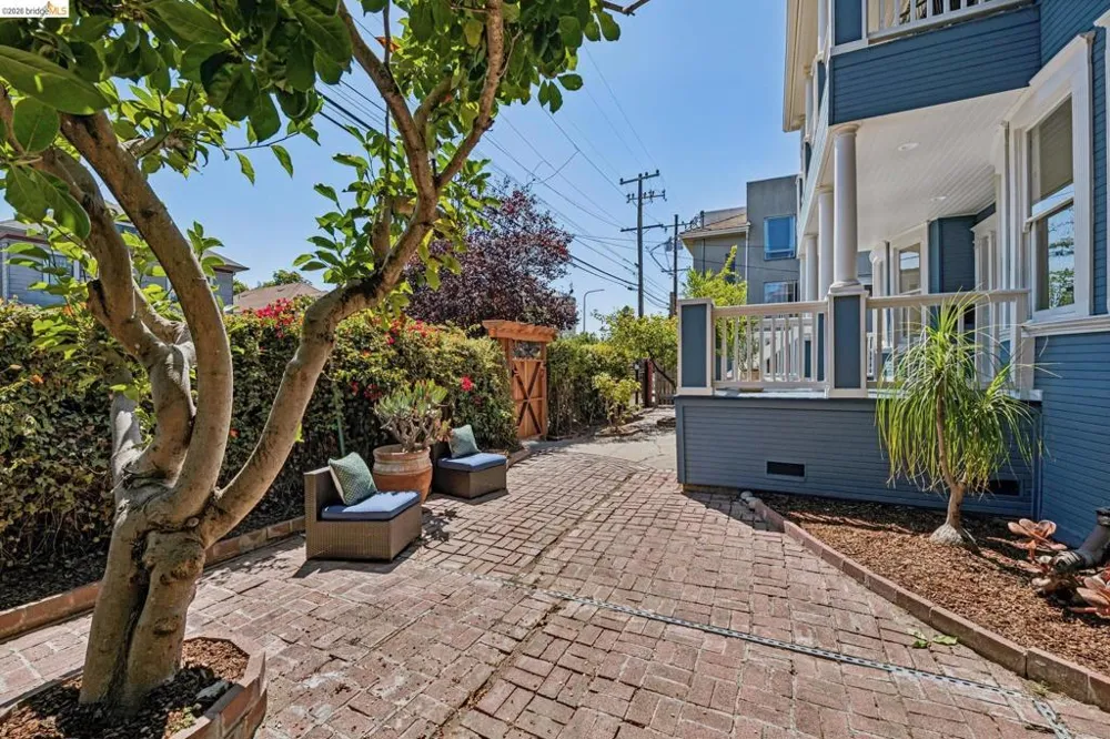 1883 Harmon St Berkeley, CA 94703