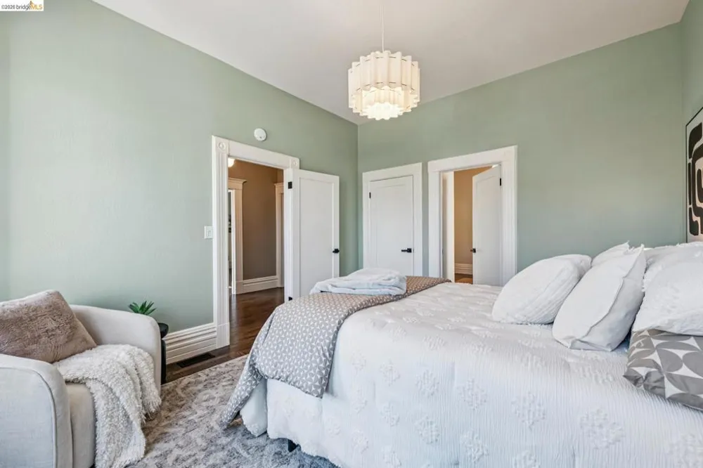 1883 Harmon St Berkeley, CA 94703