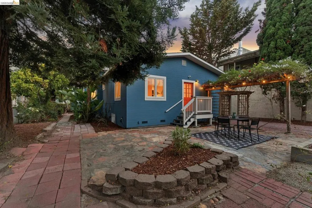 1883 Harmon St Berkeley, CA 94703