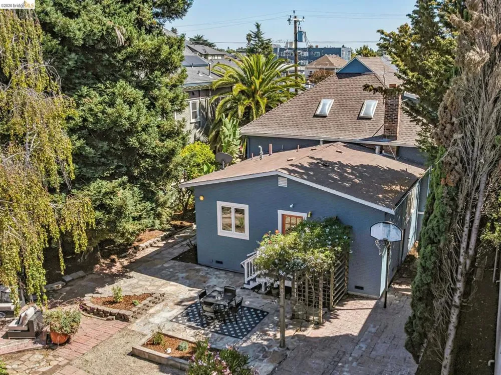 1883 Harmon St Berkeley, CA 94703