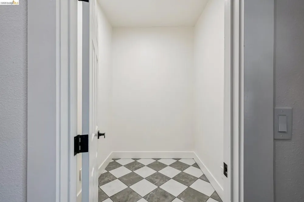 1883 Harmon St Berkeley, CA 94703