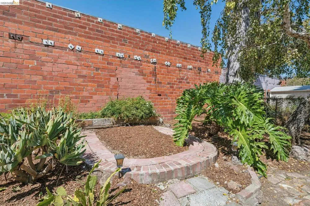 1883 Harmon St Berkeley, CA 94703