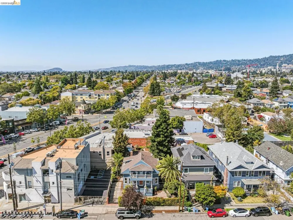 1883 Harmon St Berkeley, CA 94703
